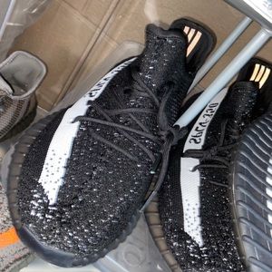 Adidas Yeezy Boost 350 V2 black core Oreo